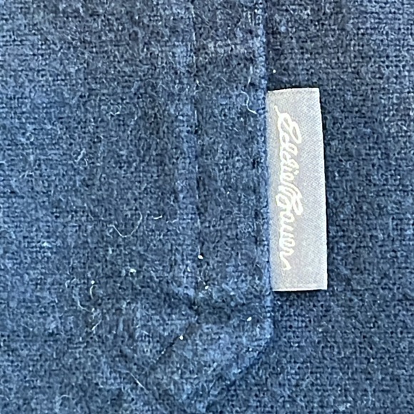 Eddie Bauer long sleeve heavy weight shirt with two front pockets - EUC - Picture 3 of 6